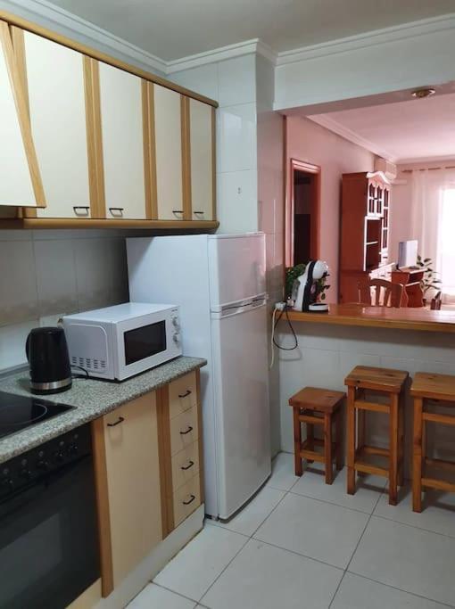 Spanish Style Apartment Near The Beach 또레비에하 외부 사진
