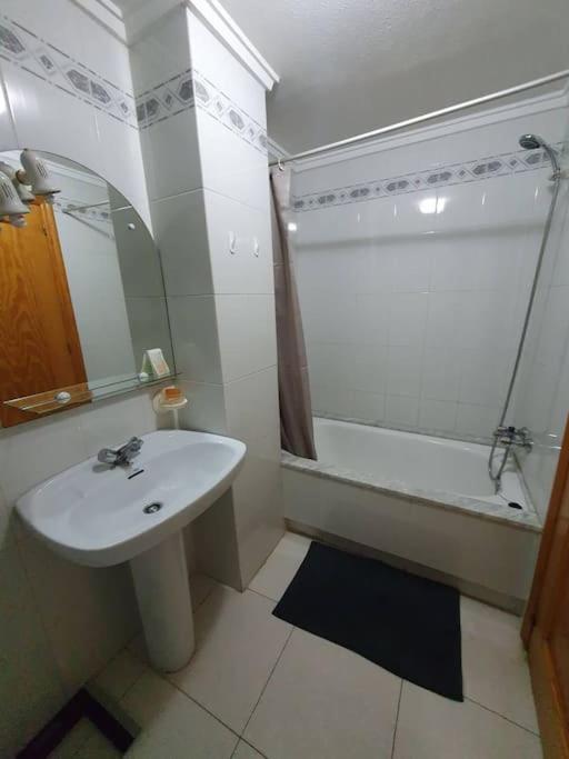 Spanish Style Apartment Near The Beach 또레비에하 외부 사진